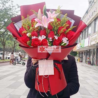 呼和浩特19朵红玫瑰百合，与你幸福前行