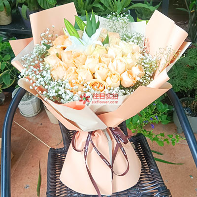 呼和浩特33朵香槟玫瑰百合，心里永远是你