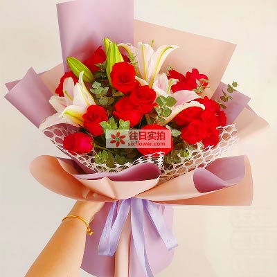 呼和浩特18朵红玫瑰百合，真情相守一生